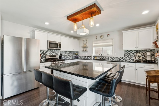 Detail Gallery Image 15 of 40 For 7387 Saddlewood Dr, Fontana,  CA 92336 - 4 Beds | 2/1 Baths