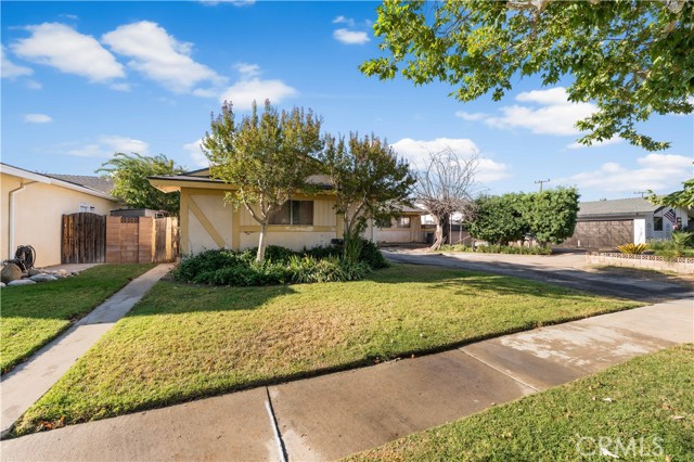 22038 Alamogordo Road, Saugus CA: https://media.crmls.org/medias/3bb65bb9-5c2a-4213-bf25-66a55ef2d592.jpg