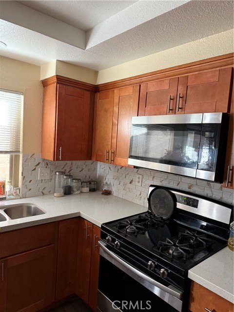 Detail Gallery Image 7 of 12 For 1097 Santo Antonio Dr #10,  Colton,  CA 92324 - 2 Beds | 1/1 Baths