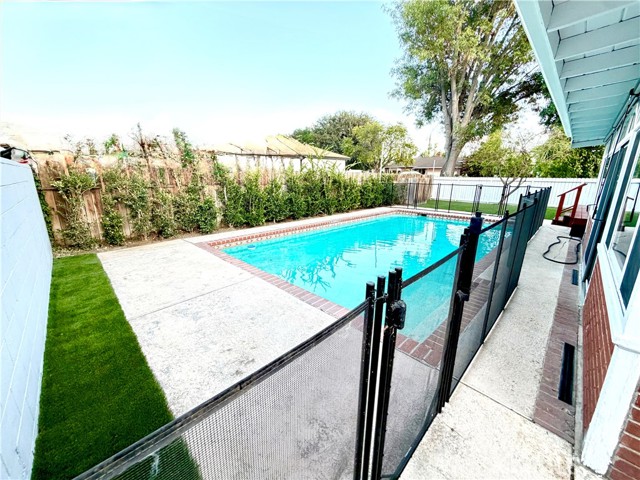 6372 Zelzah photo 25