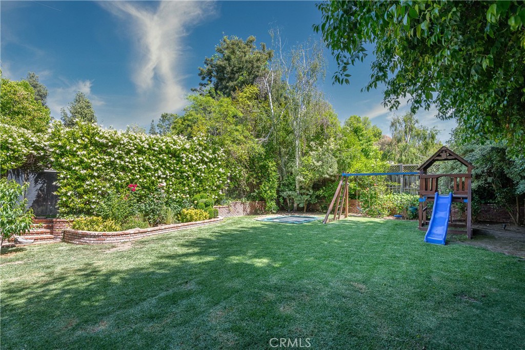 https://media.crmls.org/medias/3bb7f8ae-2f22-4890-b9b8-7a5df40395ce.jpg?preset=X-Large