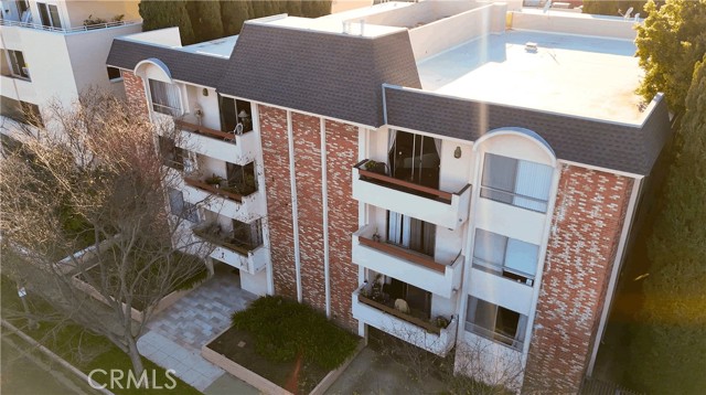 Detail Gallery Image 18 of 19 For 241 S Reeves Dr #302,  Beverly Hills,  CA 90212 - 2 Beds | 2/1 Baths