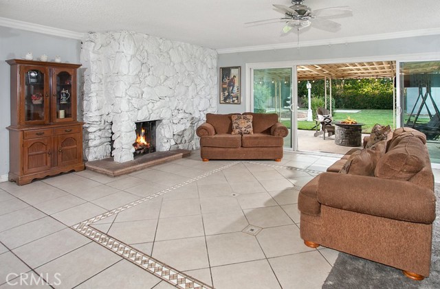 Detail Gallery Image 3 of 12 For 19128 Prairie St, Northridge,  CA 91324 - 4 Beds | 3 Baths