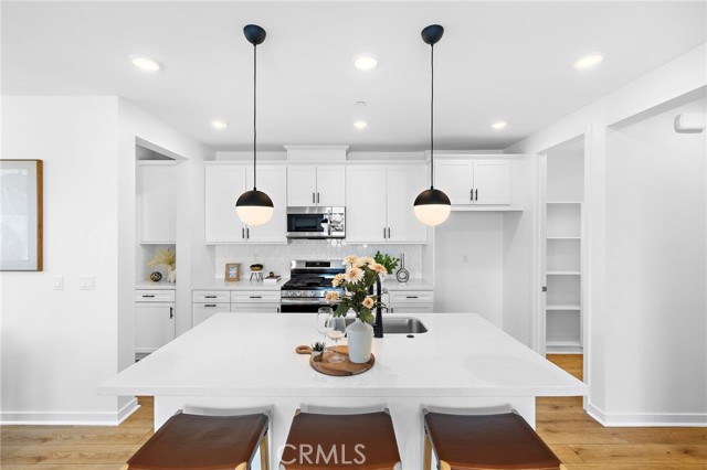 944 N Divino Privado, Ontario CA: https://media.crmls.org/medias/3bb8e0e2-b710-4b88-ae3c-e9cf5ba9a10d.jpg