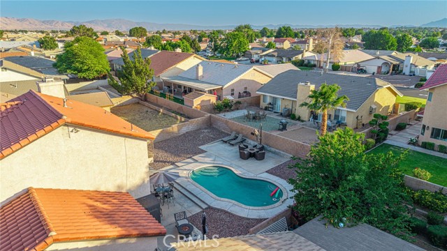 13290 Riverview Drive, Victorville CA: https://media.crmls.org/medias/3bb91398-7a74-4b8e-8c0f-1fbfd7a80a64.jpg