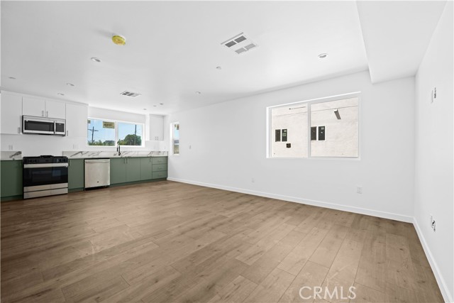 Detail Gallery Image 15 of 20 For 6834 Hazeltine Ave #3,  Van Nuys,  CA 91405 - 3 Beds | 3/1 Baths