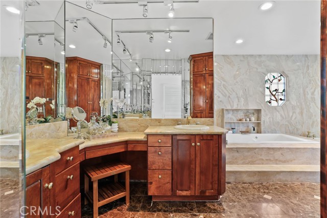 10351 Lassen Street, Los Alamitos CA: https://media.crmls.org/medias/3bb9d6ca-ff03-4b37-85e8-c7e35af4f137.jpg