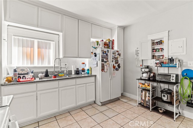 833 Cherry Avenue, Long Beach CA: https://media.crmls.org/medias/3bbbe709-e01e-40c3-a8c8-04b2ca3a7acc.jpg
