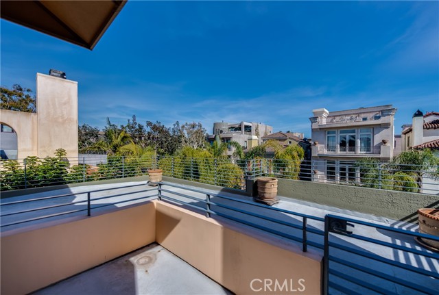 143 Union Jack Mall, Marina del Rey CA: https://media.crmls.org/medias/3bbd915d-33b7-4b13-b016-4f820d478490.jpg