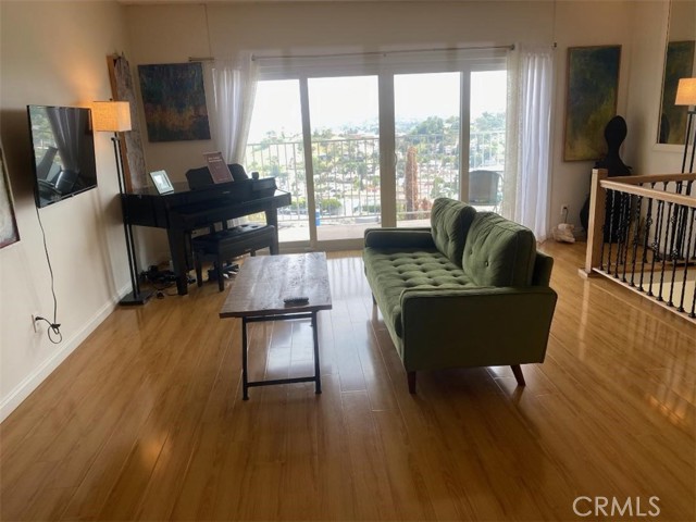4940 La Calandria Way, Los Angeles CA: https://media.crmls.org/medias/3bbe7c02-f3ce-41dc-a6b3-660d3ae7ae77.jpg