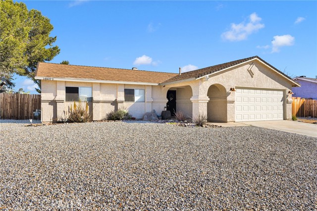 Detail Gallery Image 2 of 23 For 10402 Cimmeron Trail Dr, Adelanto,  CA 92301 - 3 Beds | 2 Baths