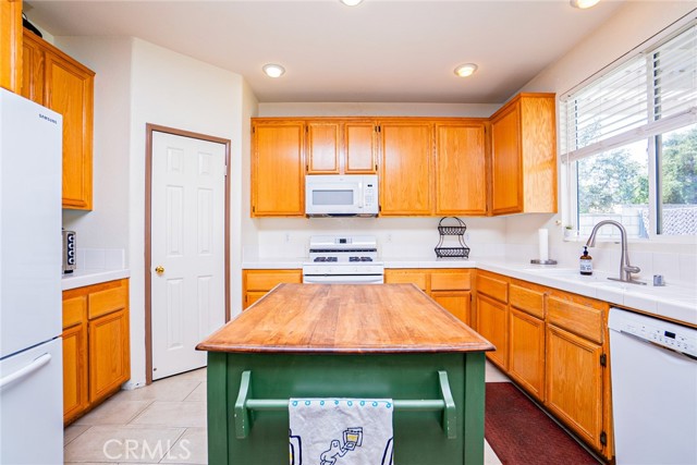 15138 Holiday Drive, Fontana CA: https://media.crmls.org/medias/3bbf4630-6cd3-44af-b9ae-b58bbc9d6fb9.jpg