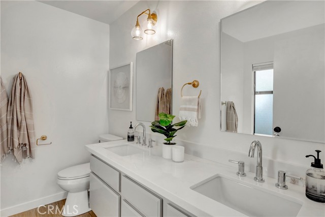 Detail Gallery Image 17 of 39 For 1101 Cabrillo Park Dr, Santa Ana,  CA 92701 - 2 Beds | 2 Baths