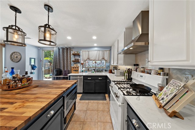 44785 Corte Sanchez, Temecula CA: https://media.crmls.org/medias/3bbf5c0f-ad00-4036-9e54-fcdb0ae852f1.jpg