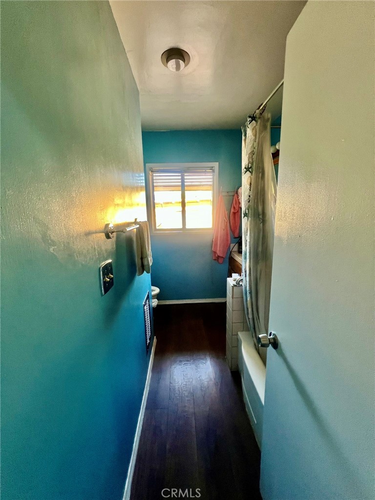 https://media.crmls.org/medias/3bc0061b-304e-4bf4-9757-1548b6cb68f2.jpg?preset=X-Large