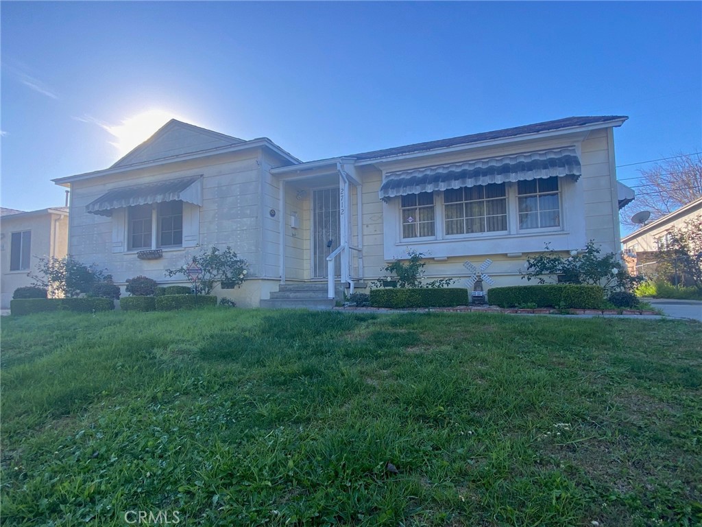 2712  Yearling Street