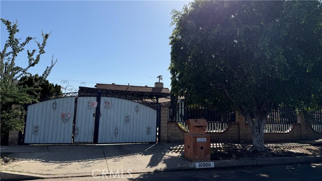 Detail Gallery Image 2 of 32 For 10900 Goss, Sun Valley,  CA 91352 - 4 Beds | 2 Baths