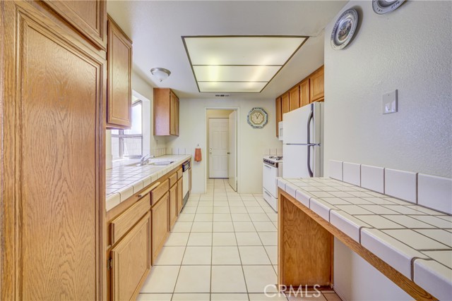 Detail Gallery Image 9 of 17 For 28275 Encino Dr, Menifee,  CA 92586 - 2 Beds | 2 Baths