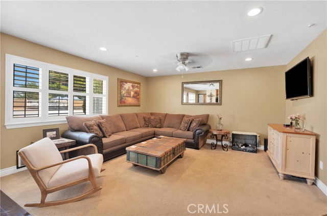 12958 Ranchero Road, Oak Hills CA: https://media.crmls.org/medias/3bc1f4f5-5b46-4ed9-9d5c-cab57de2dfbd.jpg