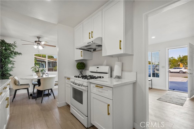 369 Lang Avenue, La Puente CA: https://media.crmls.org/medias/3bc24f24-ef6a-4988-9472-4c23337c8b6e.jpg