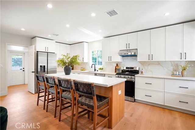 Detail Gallery Image 10 of 55 For 18324 Sylvan St, Tarzana,  CA 91335 - 4 Beds | 2 Baths
