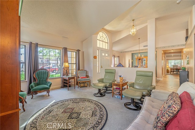 Detail Gallery Image 9 of 48 For 42255 Round Hill Dr, Lancaster,  CA 93536 - 4 Beds | 2/1 Baths