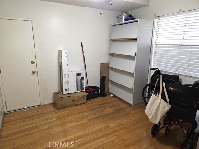 Detail Gallery Image 5 of 14 For 10251 Foster Rd, Downey,  CA 90242 - 4 Beds | 2 Baths