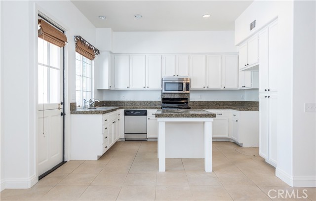 Detail Gallery Image 8 of 21 For 46 Middlebury, Irvine,  CA 92620 - 3 Beds | 2/1 Baths