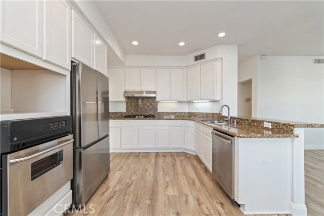 31 Versailles, Newport Coast CA: https://media.crmls.org/medias/3bc4318b-31df-49a8-8a0a-4fc0a639a2f9.jpg