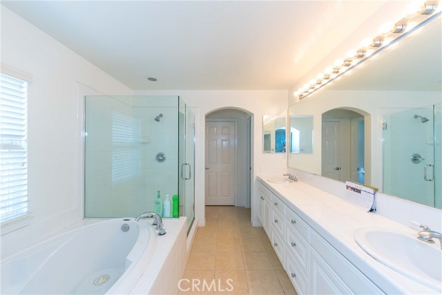 Detail Gallery Image 8 of 9 For 2889 Plaza Del Amo #125,  Torrance,  CA 90503 - 4 Beds | 3 Baths