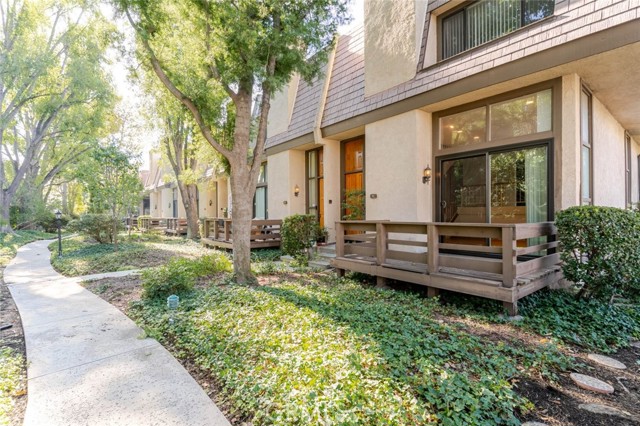 Detail Gallery Image 4 of 38 For 9000 Vanalden Ave #117,  Northridge,  CA 91324 - 3 Beds | 3 Baths