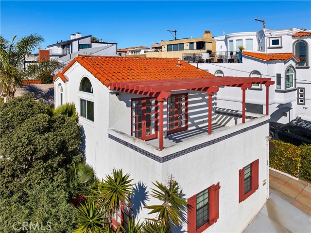 Detail Gallery Image 3 of 25 For 207 16th St, Hermosa Beach,  CA 90254 - 2 Beds | 2 Baths