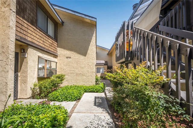 Detail Gallery Image 16 of 52 For 12750 Centralia St #208,  Lakewood,  CA 90715 - 2 Beds | 1/1 Baths