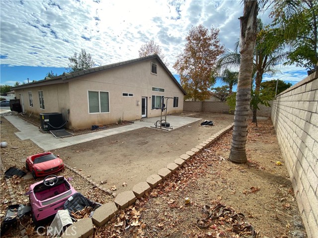 Detail Gallery Image 4 of 11 For 29687 Cool Meadow Dr, Menifee,  CA 92584 - 4 Beds | 2 Baths