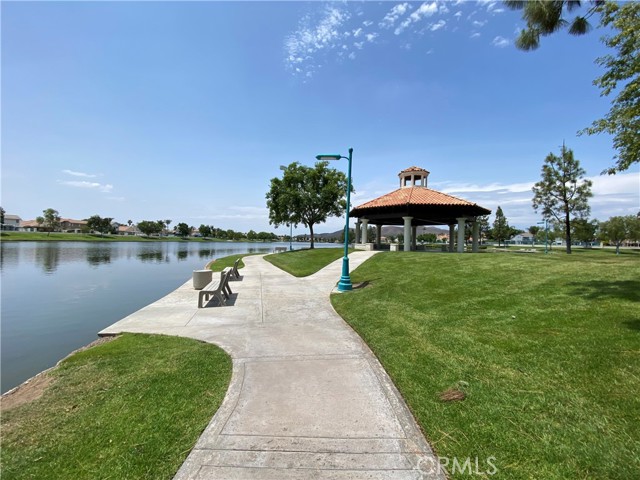 28562 Brige Water Lane, Menifee CA: https://media.crmls.org/medias/3bca8e36-b00a-422f-84d6-67187ba02a43.jpg