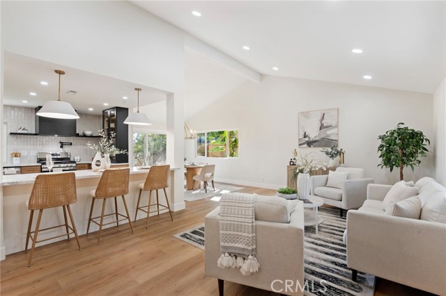 Detail Gallery Image 7 of 33 For 308 Calle Converse, Camarillo,  CA 93010 - 4 Beds | 3 Baths