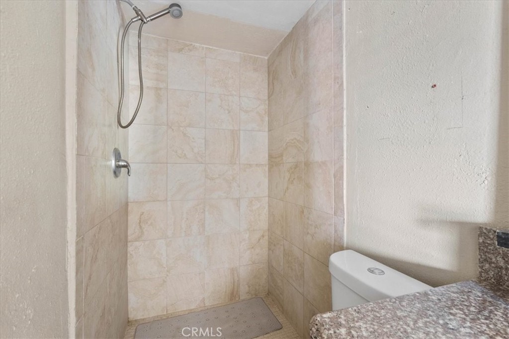 https://media.crmls.org/medias/3bcb0c78-402f-4121-b130-ab7864d57916.jpg?preset=X-Large