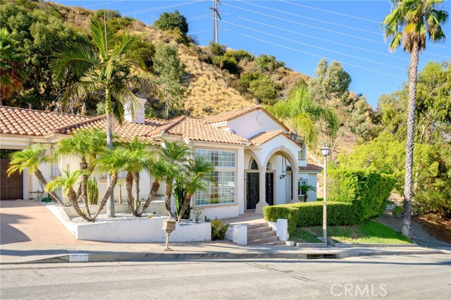 Detail Gallery Image 2 of 50 For 3331 Oakmont View Dr, Glendale,  CA 91208 - 5 Beds | 4/1 Baths