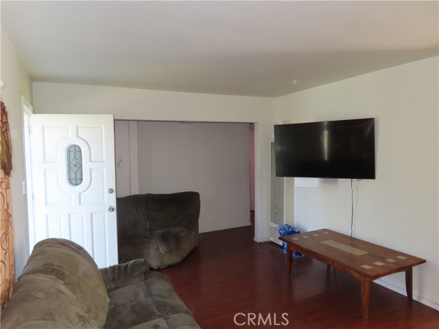 Detail Gallery Image 5 of 16 For 736 E Century, Los Angeles,  CA 90002 - 3 Beds | 2 Baths