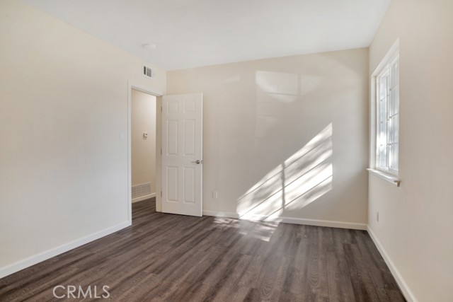 Detail Gallery Image 16 of 26 For 7635 Fallbrook Ave, West Hills,  CA 91304 - 4 Beds | 3 Baths