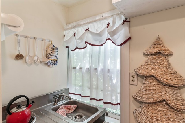 Detail Gallery Image 26 of 31 For 28810 Cedar Dr, Lake Arrowhead,  CA 92352 - 3 Beds | 2 Baths
