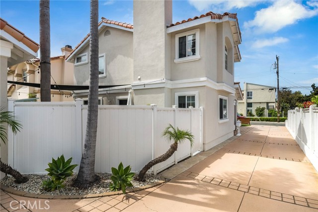 2010 Perry Avenue, Redondo Beach, California 90278, 4 Bedrooms Bedrooms, ,2 BathroomsBathrooms,Residential,Sold,Perry,SB24154101