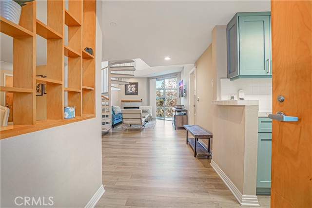 Detail Gallery Image 3 of 32 For 171 N Church Ln #403,  Los Angeles,  CA 90049 - 2 Beds | 2 Baths