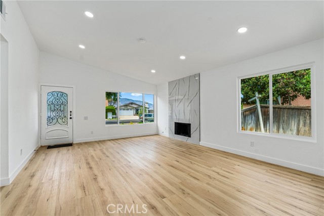 Detail Gallery Image 6 of 32 For 1157 Fallbrook Dr, Corona,  CA 92878 - 4 Beds | 2 Baths