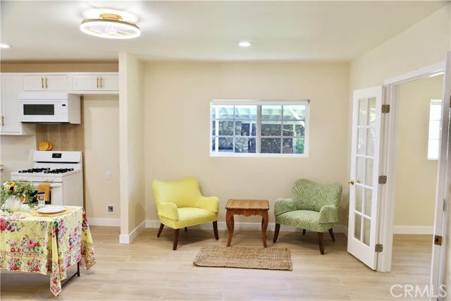 Detail Gallery Image 4 of 20 For 614 E I St #B,  Ontario,  CA 91764 - 1 Beds | 1 Baths