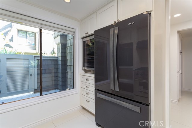 Detail Gallery Image 4 of 30 For 20 Sea Island Dr, Newport Beach,  CA 92660 - 2 Beds | 2 Baths