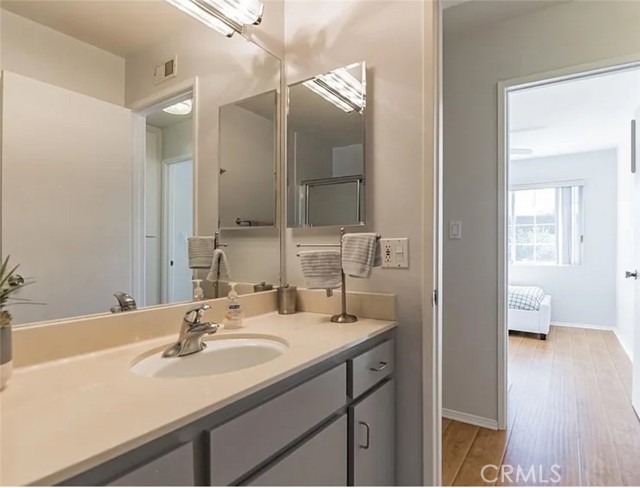 Detail Gallery Image 17 of 23 For 19110 Kittridge St #5,  Reseda,  CA 91335 - 3 Beds | 1/1 Baths