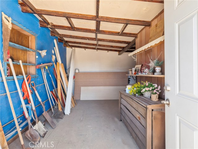 1040 Flora Street, Barstow CA: https://media.crmls.org/medias/3bd1b7b2-33df-4c1c-99ce-cfcbfebf359f.jpg