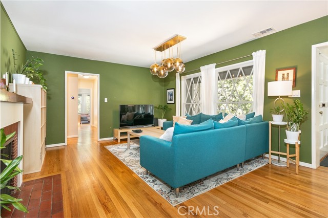 Detail Gallery Image 5 of 30 For 301 S Sunset Canyon Dr, Burbank,  CA 91501 - 3 Beds | 1/1 Baths