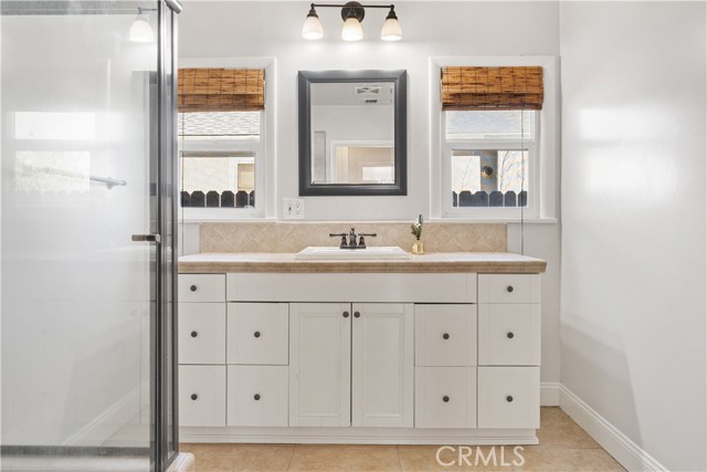 3007 Park Way, Bakersfield CA: https://media.crmls.org/medias/3bd377db-c5eb-4568-b9e2-020a597f49db.jpg